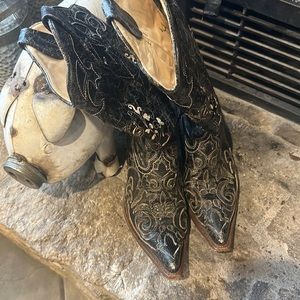 Corral  cowboy boots black/gray w/cream design and stitching